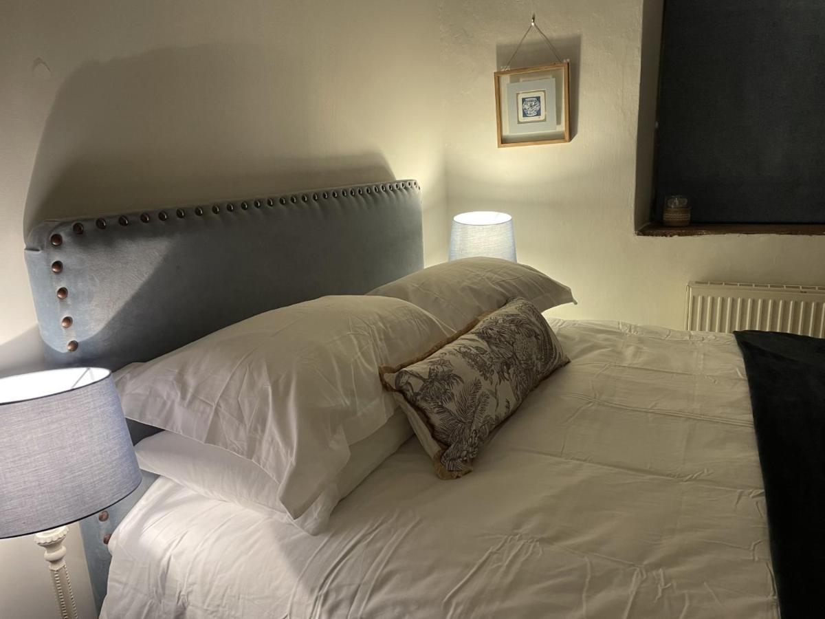 Hebe - Idyllic And Homely With Attention To Detail * Atworth