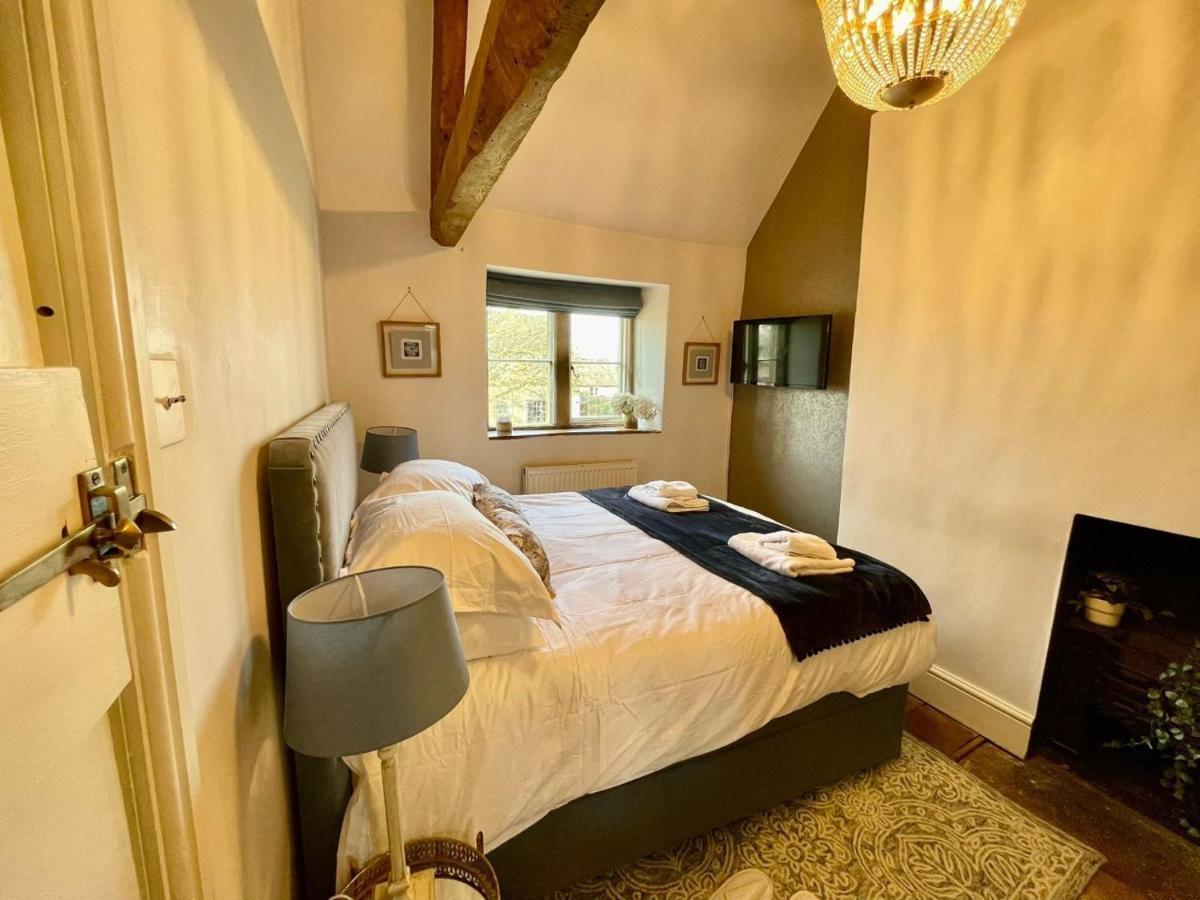 Hebe - Idyllic And Homely With Attention To Detail Atworth